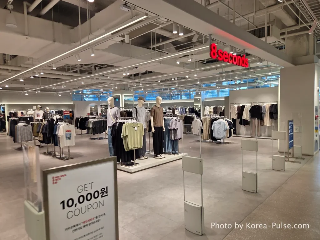 8 Seconds Korean fast fashion brand store interior at DUNDUN Dongdaemun 2nd floor