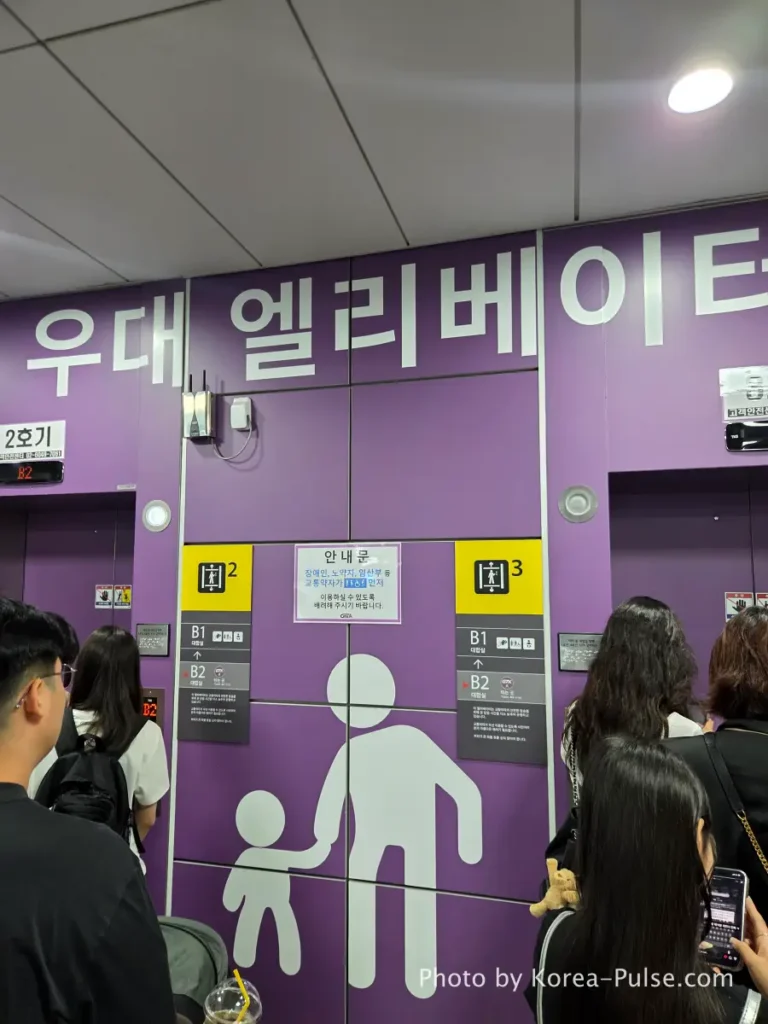 Priority elevator 우대 엘리베이터 signage at Seoul Station with large accessible markings for wheelchair and stroller users
