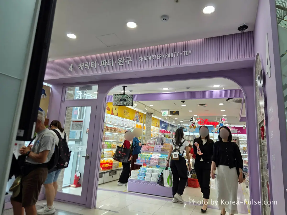 Daiso Myeongdong, Floor by FloorA 12-Story Shopping Survival Guide 11 Daiso Myeongdong Station branch 4th floor character party toy section entrance lavender arch sign Seoul